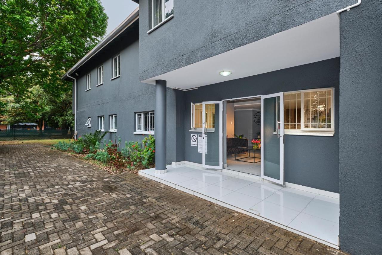 & Out Sandton Motel Joanesburgo