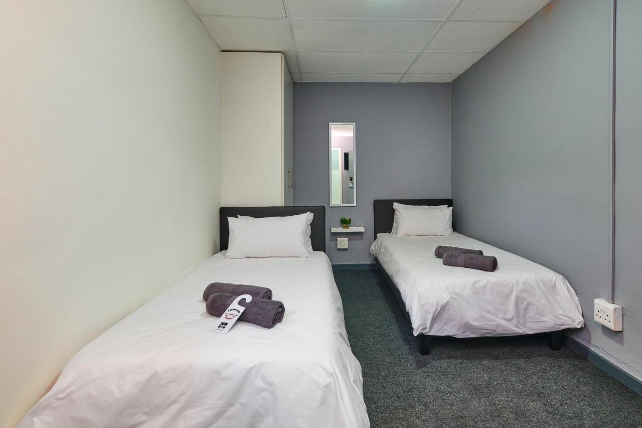 & Out Sandton Motel Joanesburgo