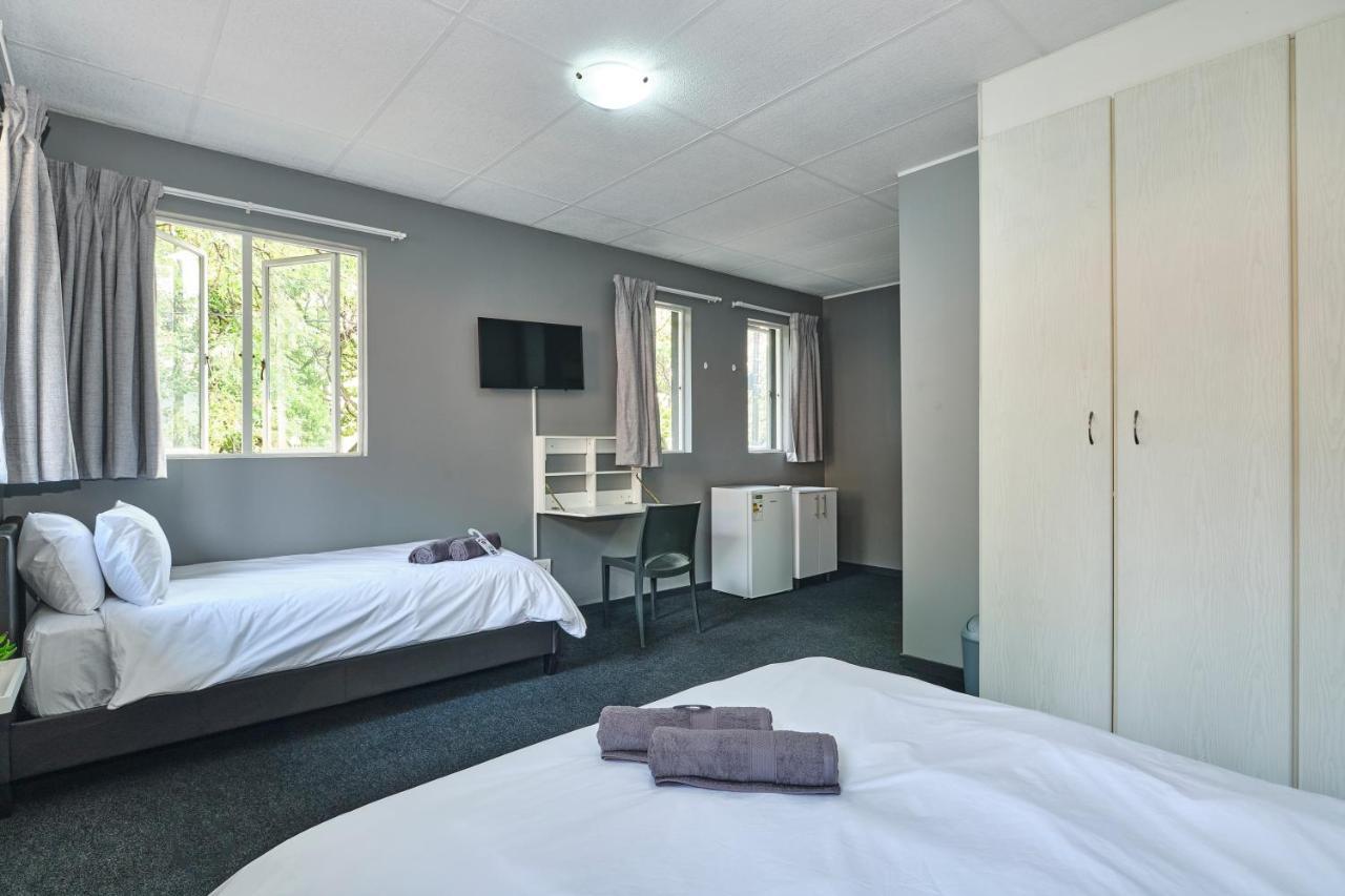 Motel & Out Sandton *