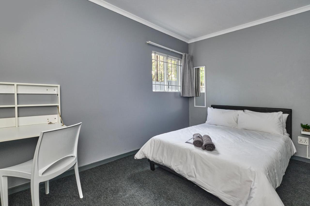 Motel & Out Sandton Joanesburgo