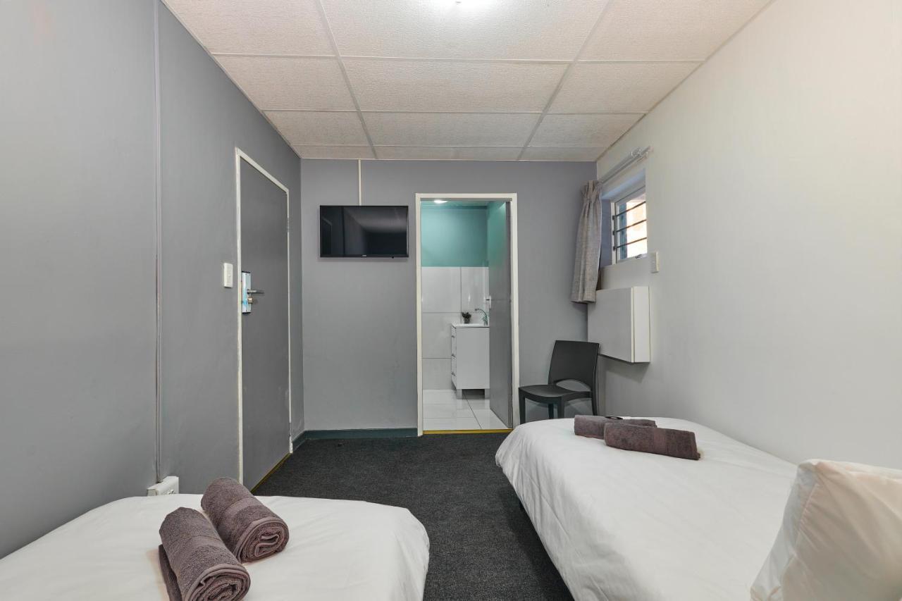 Motel & Out Sandton *